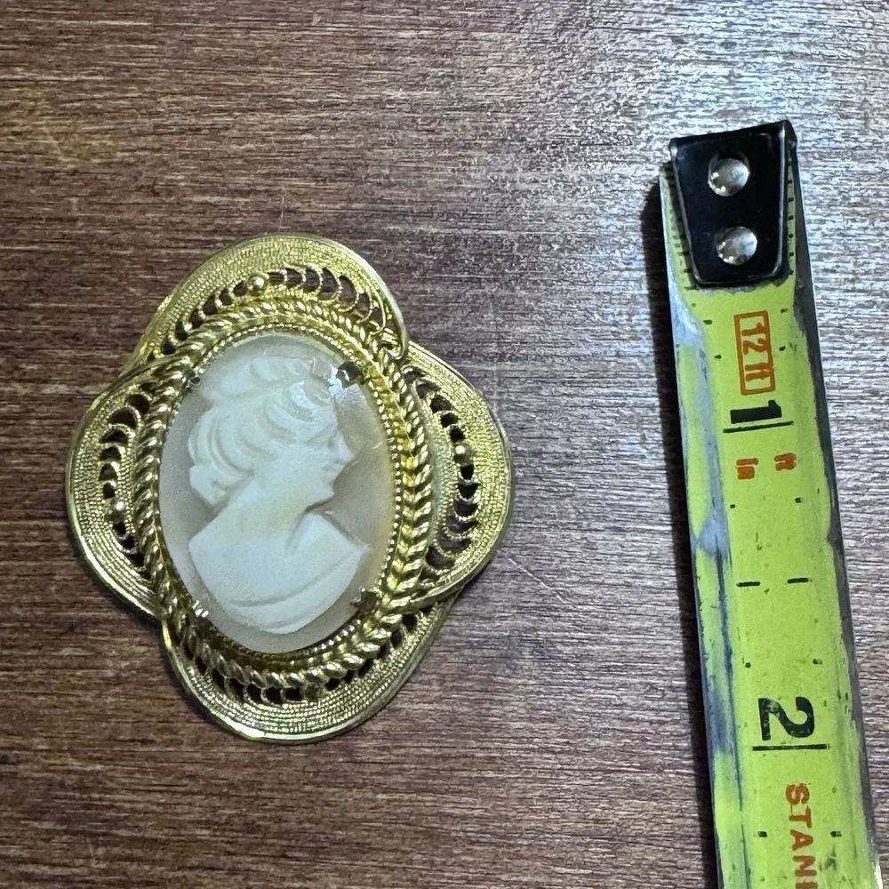 Vintage Gold Toned Cameo Brooch Classical Lady Filigree‎ Frame Victorian Pin
